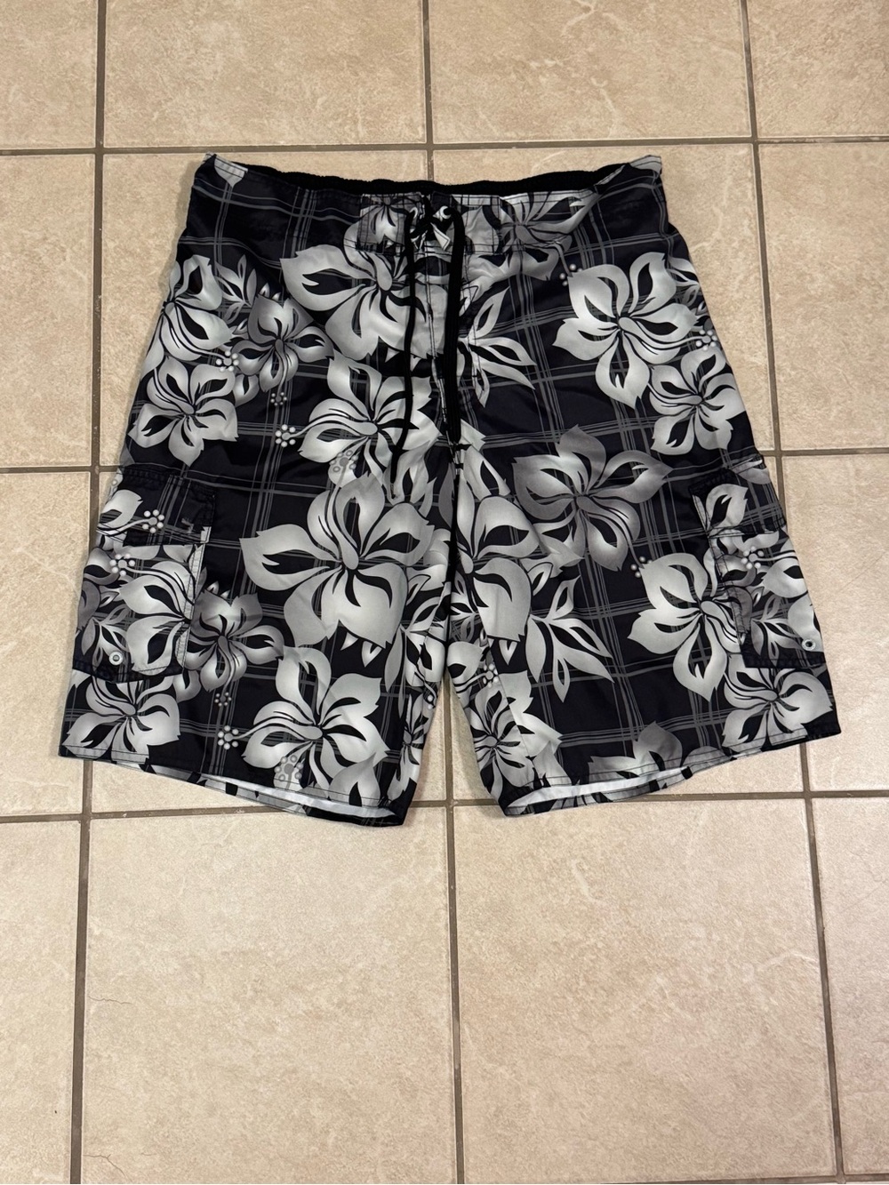 Men's Hang Ten Size Large Black Gray & White Floral Swim Trunks